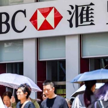 HSBC resumes share buybacks as quarterly profit soars to $10.1bn